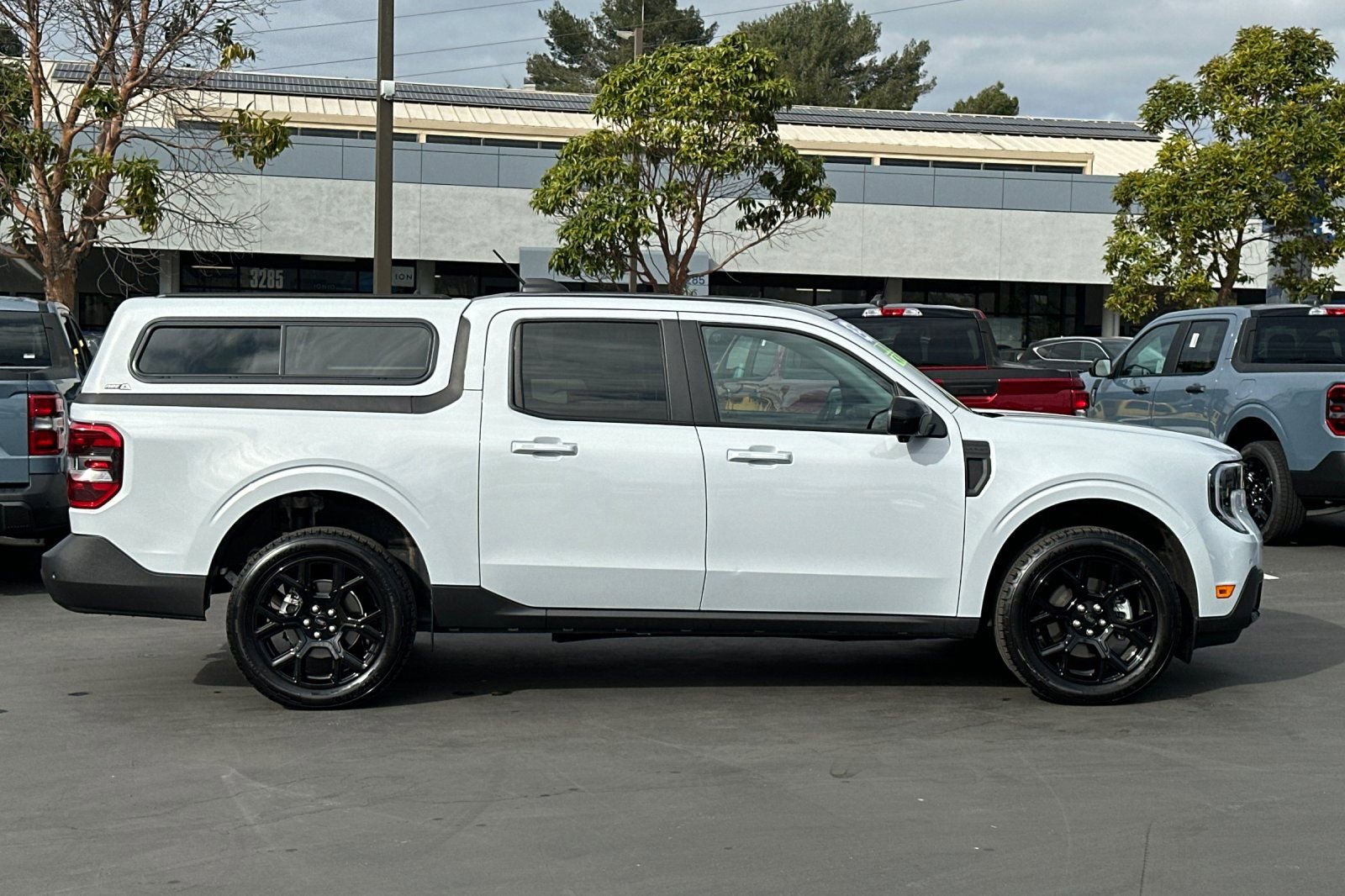 Certified 2025 Ford Maverick Lariat w/ Black Appearance Package image 6