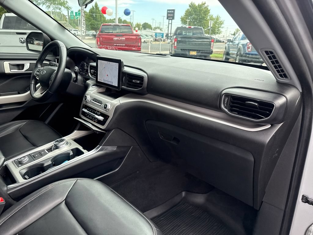Certified 2023 Ford Explorer XLT w/ Equipment Group 202A AWD/4WD image 32