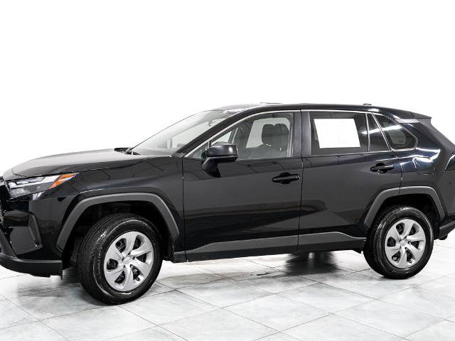 Used 2025 Toyota RAV4 LE AWD/4WD image 4