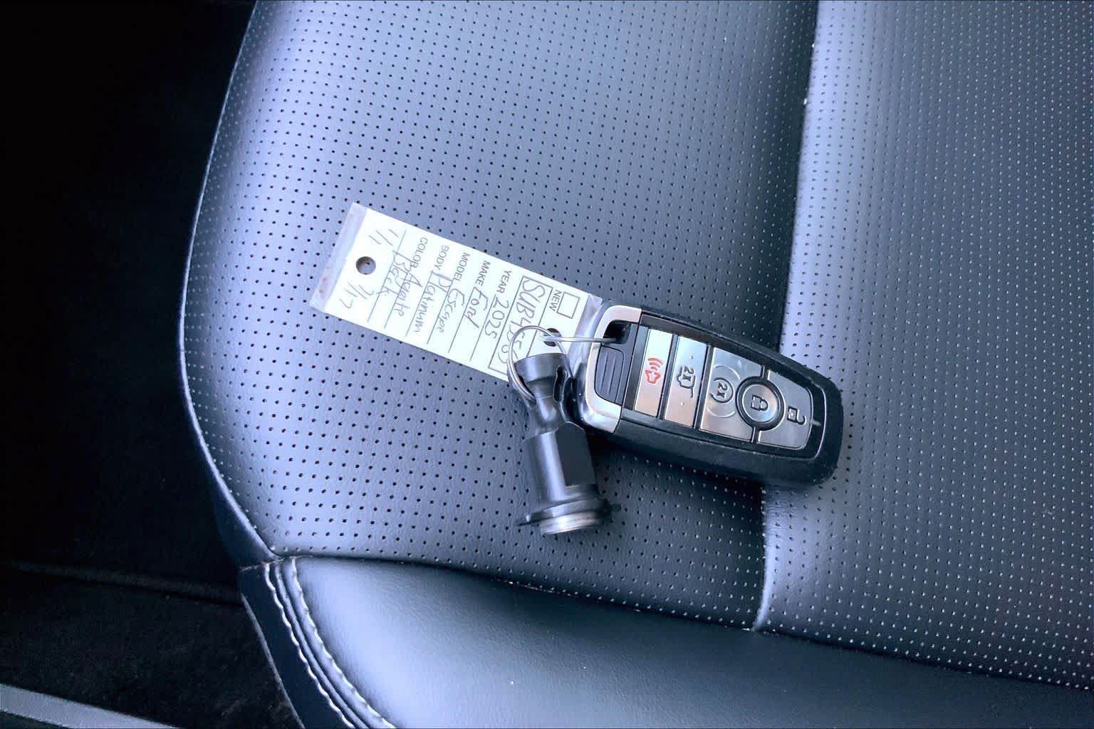 Certified 2025 Ford Escape Platinum AWD/4WD image 15