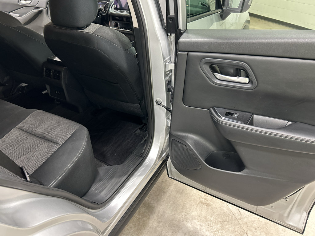 Used 2024 Nissan Rogue SV FWD image 40