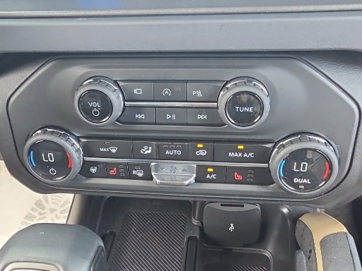 Certified 2025 Ford Bronco Badlands AWD/4WD image 18