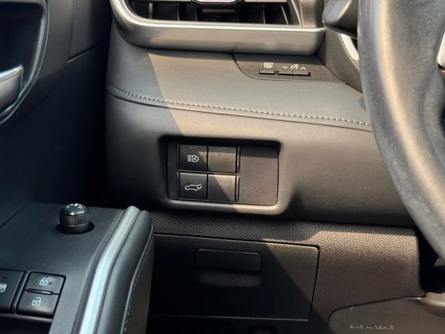 Used 2020 Toyota Highlander XLE AWD/4WD image 39
