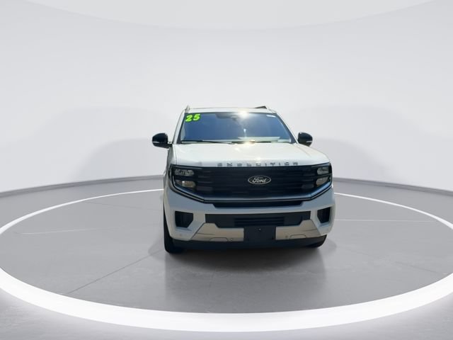 Certified 2025 Ford Expedition Platinum AWD/4WD image 3