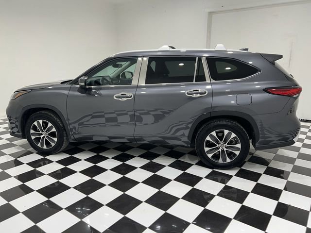 Used 2022 Toyota Highlander XLE FWD image 6