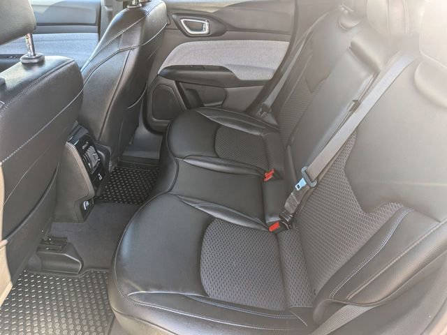 Used 2025 Jeep Compass Latitude w/ Sun & Sound Group AWD/4WD image 26