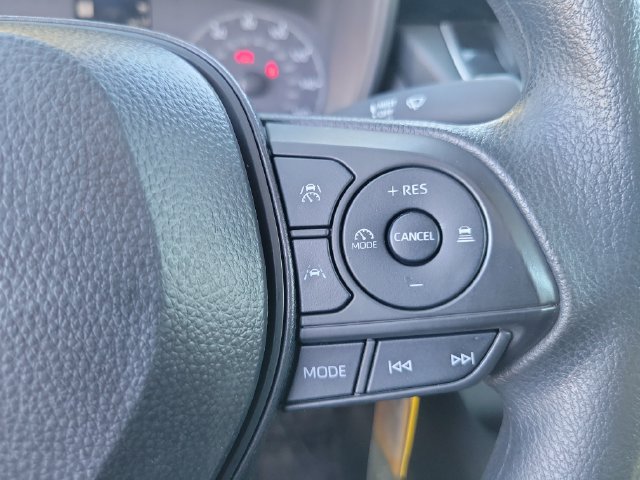 Used 2025 Toyota Corolla LE FWD image 5
