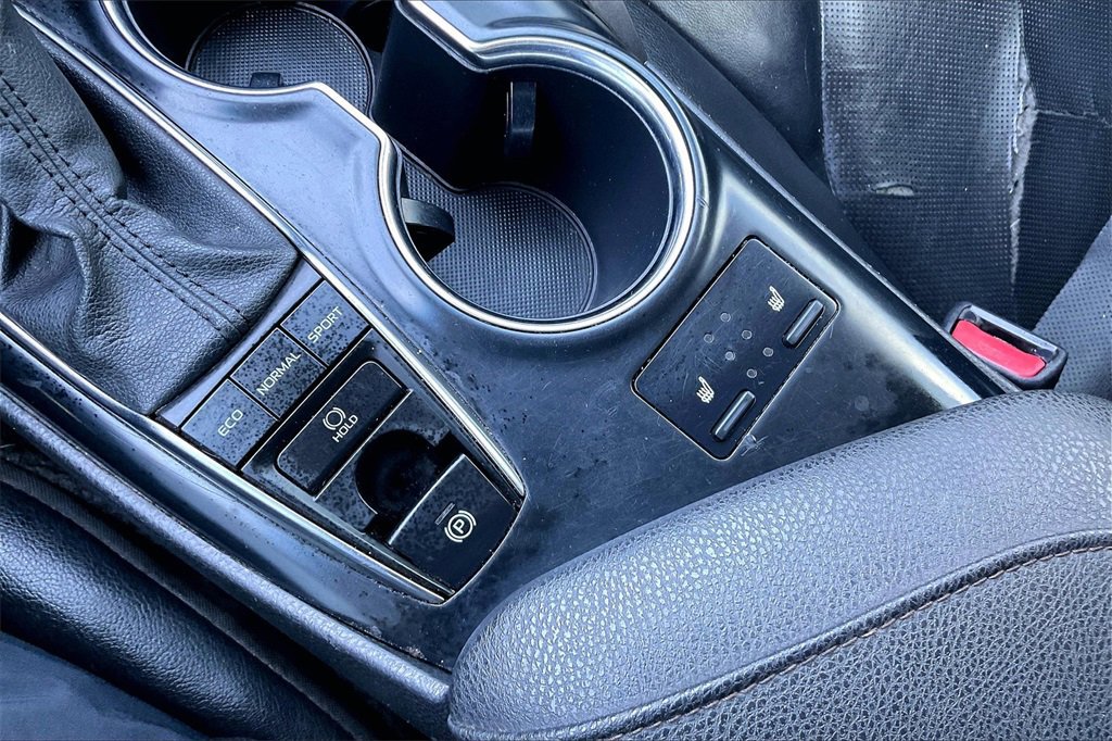 Used 2020 Toyota Camry XLE image 25