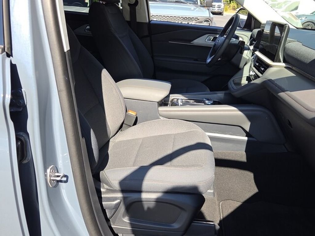 Certified 2026 Ford Explorer Active RWD image 19