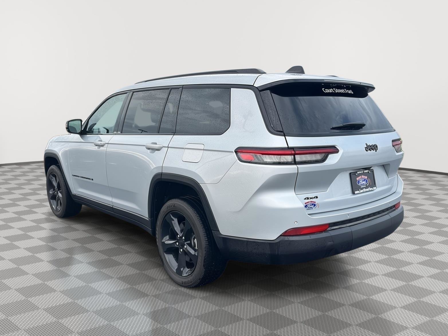 Used 2025 Jeep Grand Cherokee L Altitude AWD/4WD image 7