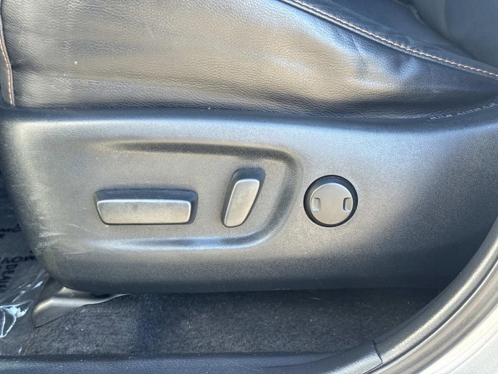 Used 2018 Toyota RAV4 SE w/ Advanced Technology Package image 21