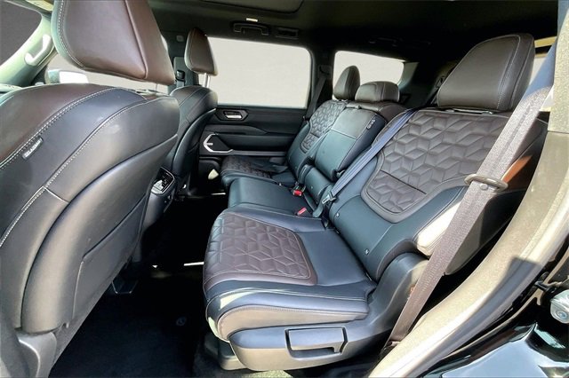 Used 2025 Nissan Armada Platinum Reserve image 23