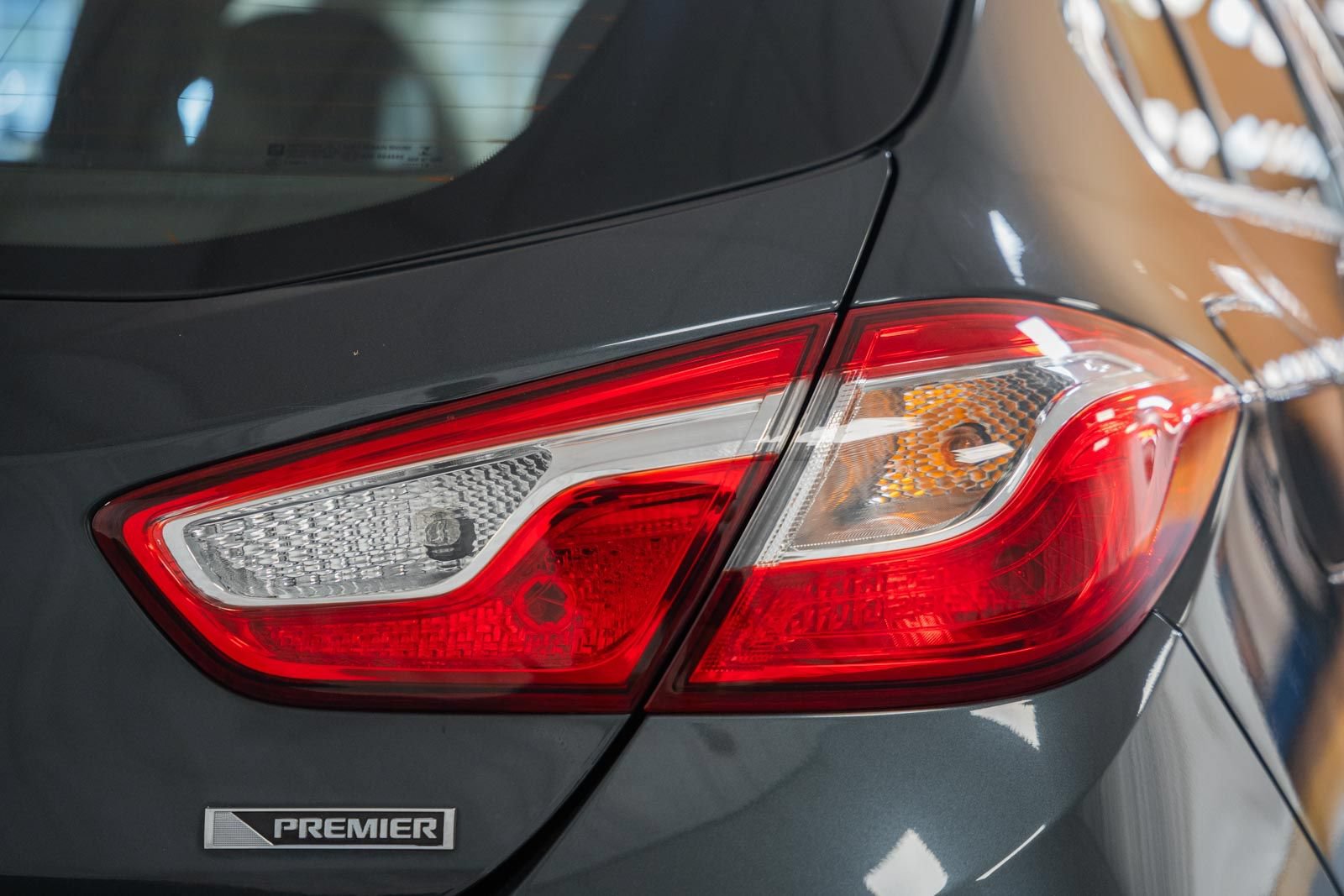 Used 2018 Chevrolet Cruze Premier FWD image 6