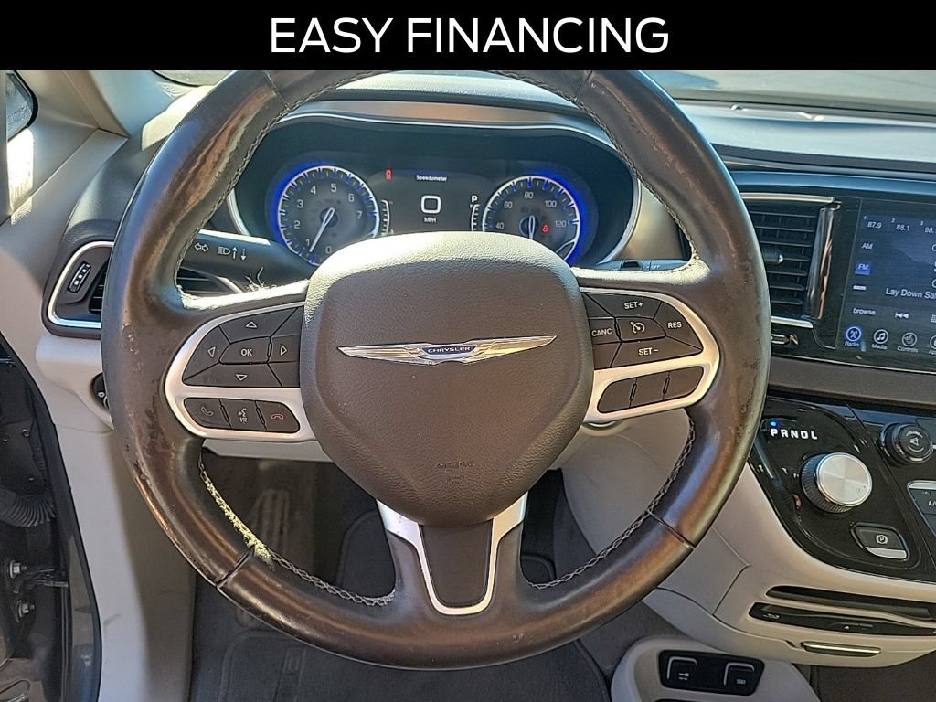 Used 2017 Chrysler Pacifica Touring-L Plus FWD image 23