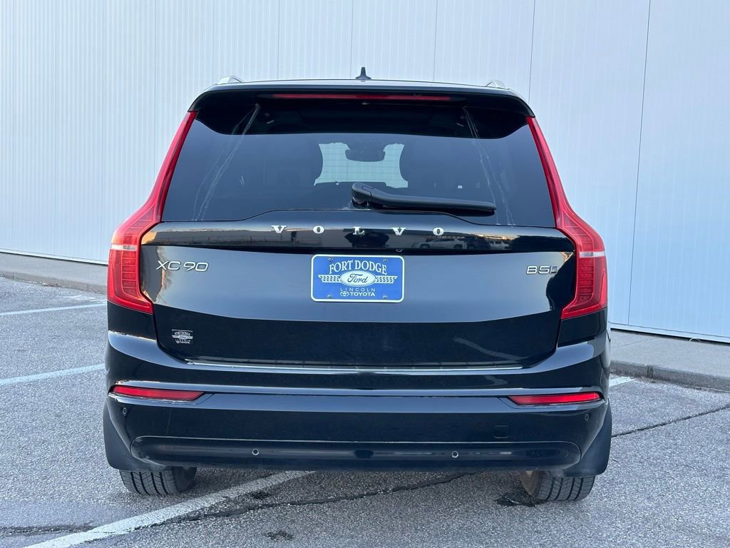 Used 2023 Volvo XC90 B5 Core w/ Protection Package Premier image 2