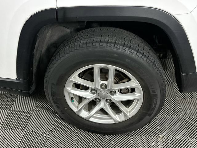 Used 2023 Jeep Grand Cherokee Laredo image 35