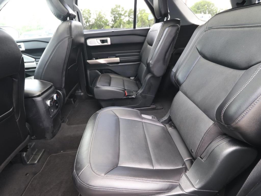 Certified 2022 Ford Explorer Limited w/ Limited Technology Package image 16