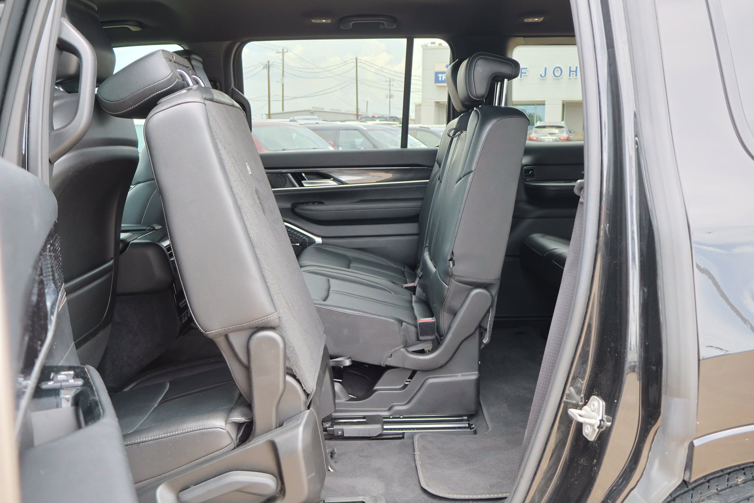 Used 2023 Jeep Wagoneer 4WD image 31