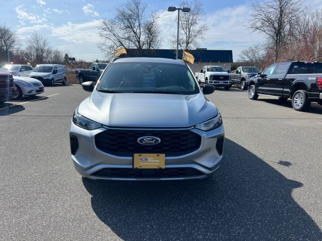 Certified 2024 Ford Escape ST-Line AWD/4WD image 2