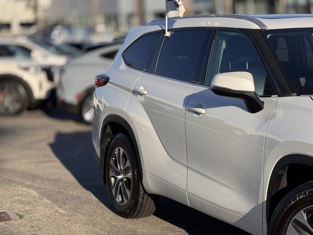 Used 2022 Toyota Highlander XLE image 5