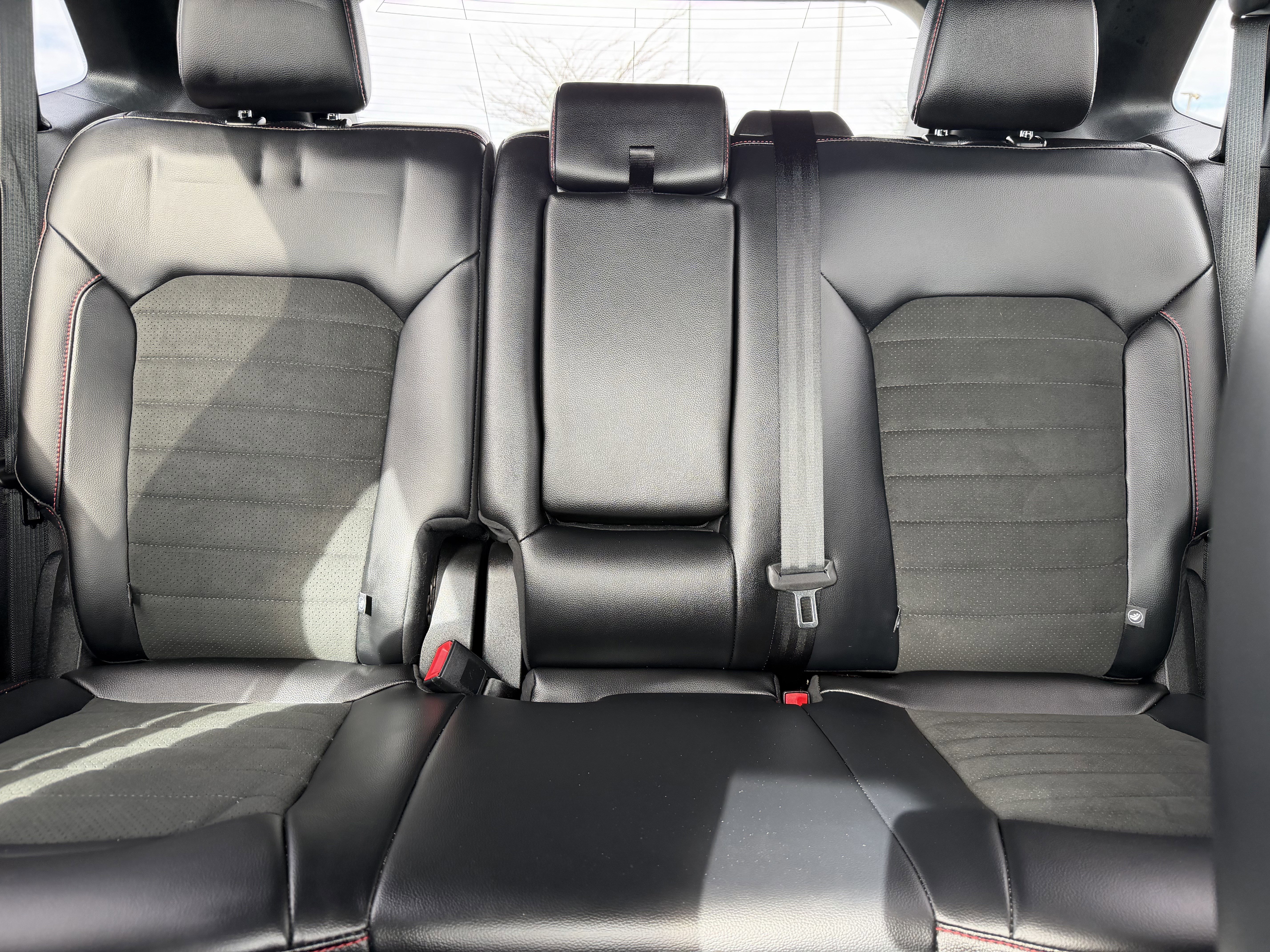 Certified 2024 Ford Edge ST-Line w/ Class II Trailer Tow Package image 13