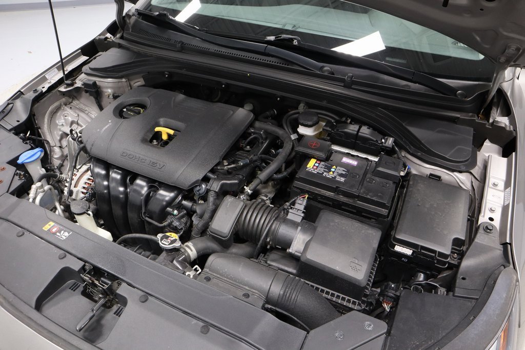 Used 2020 Hyundai Elantra SE w/ Winter Weather Package image 14