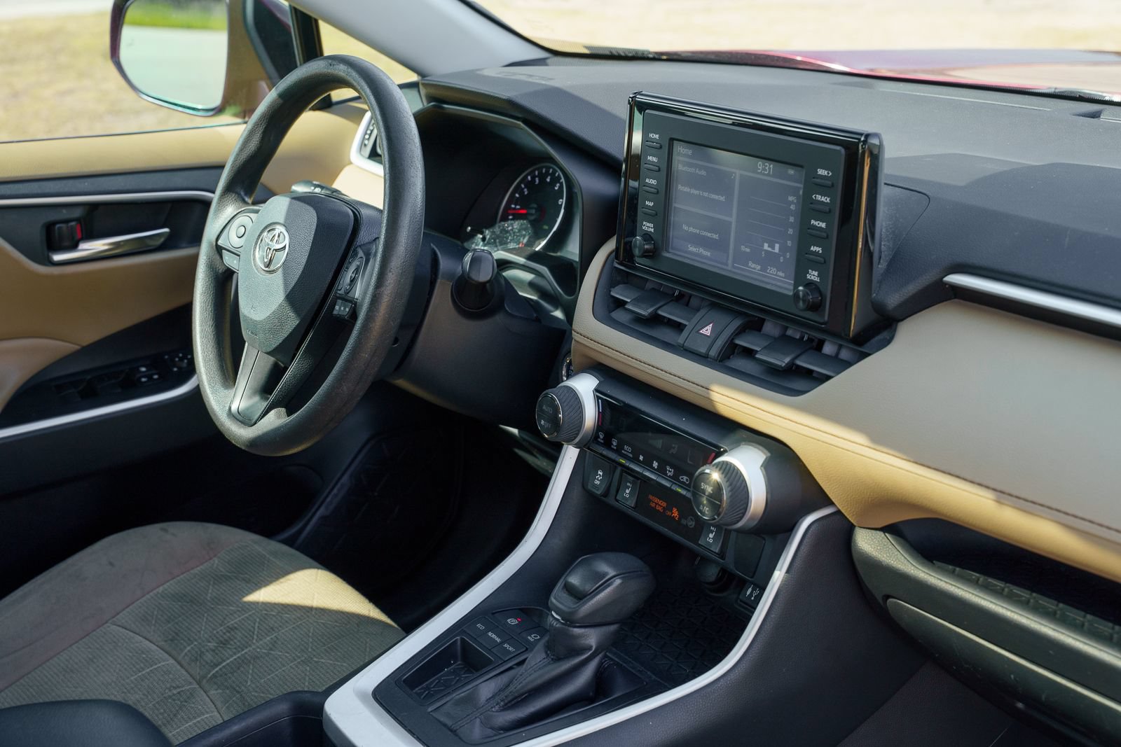 Used 2019 Toyota RAV4 XLE w/ Convenience Package FWD image 12