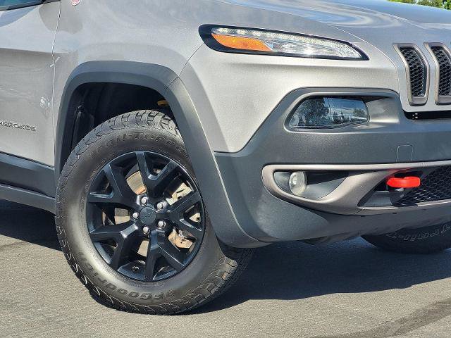 Used 2018 Jeep Cherokee Trailhawk w/ Comfort/Convenience Group AWD/4WD image 11