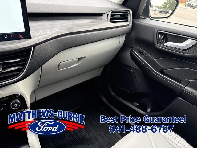 Certified 2025 Ford Escape Platinum w/ Premium Technology Package AWD/4WD image 23