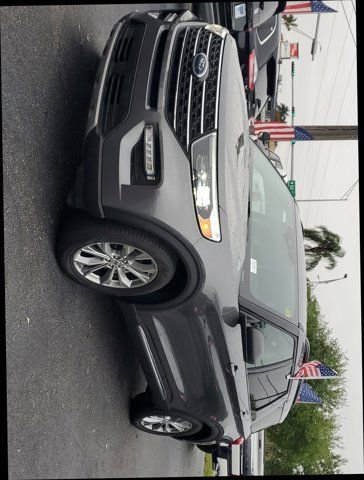 Certified 2022 Ford Explorer XLT w/ Equipment Group 202A image 3