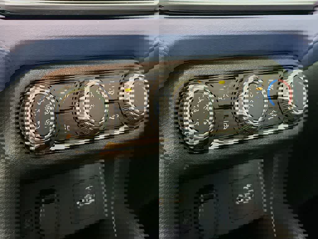 Used 2023 Nissan Versa SV image 17