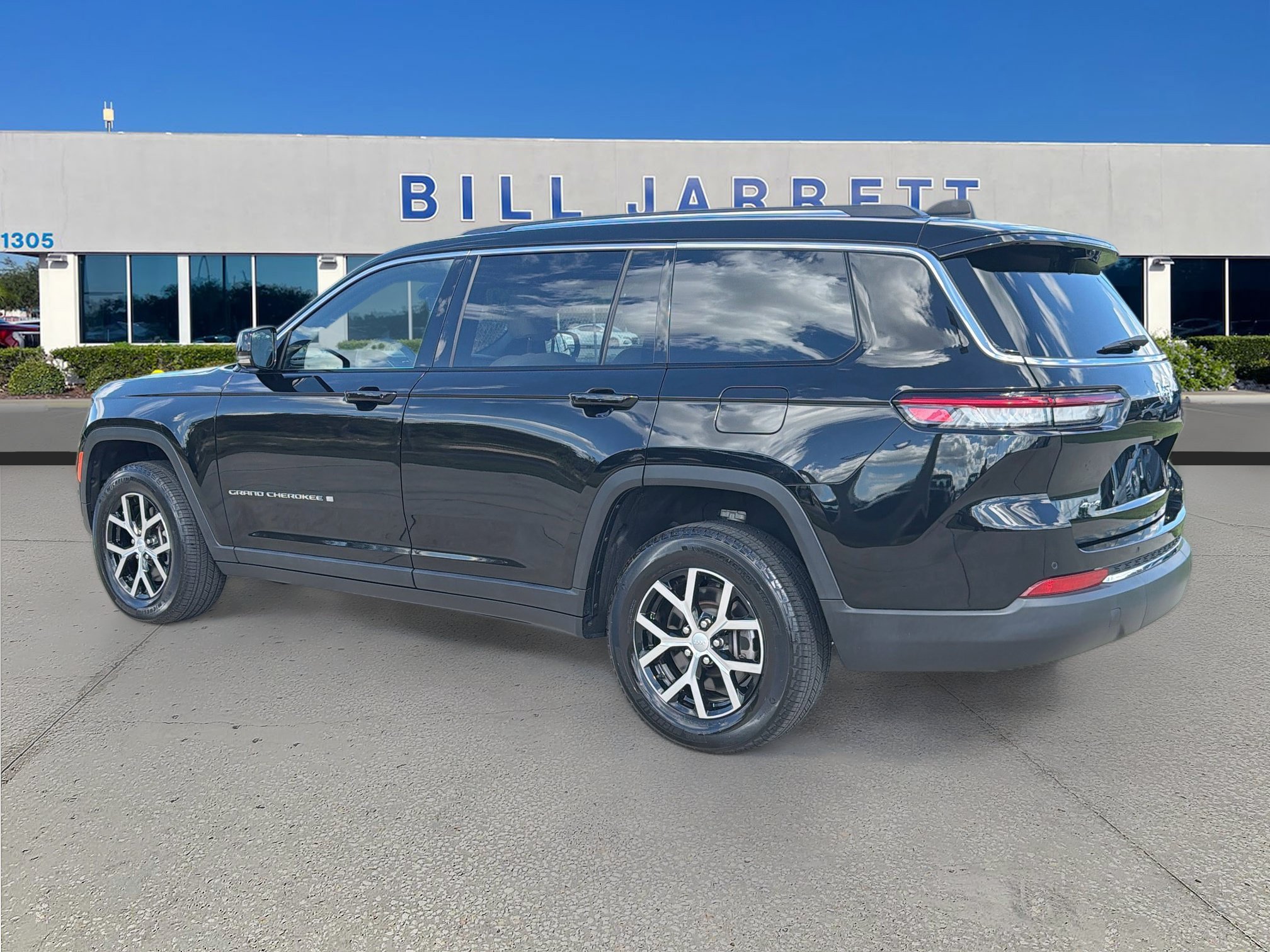 Used 2023 Jeep Grand Cherokee L Limited w/ Luxury Tech Group II AWD/4WD image 5