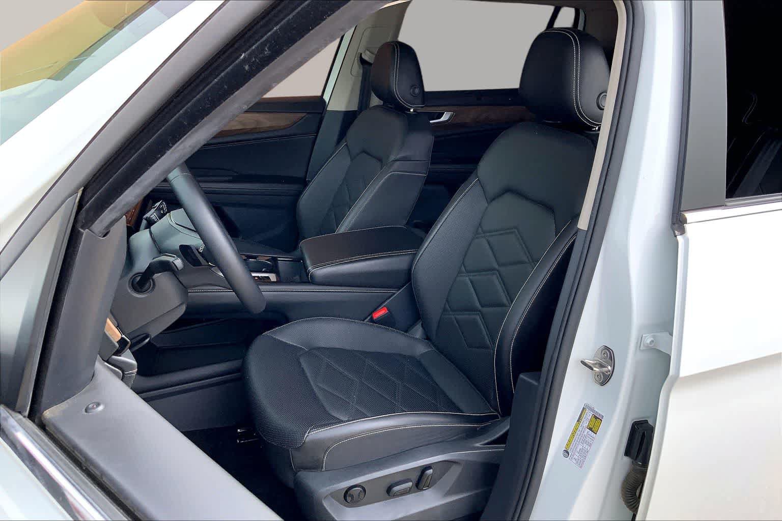 Used 2024 Volkswagen Atlas SE FWD image 8