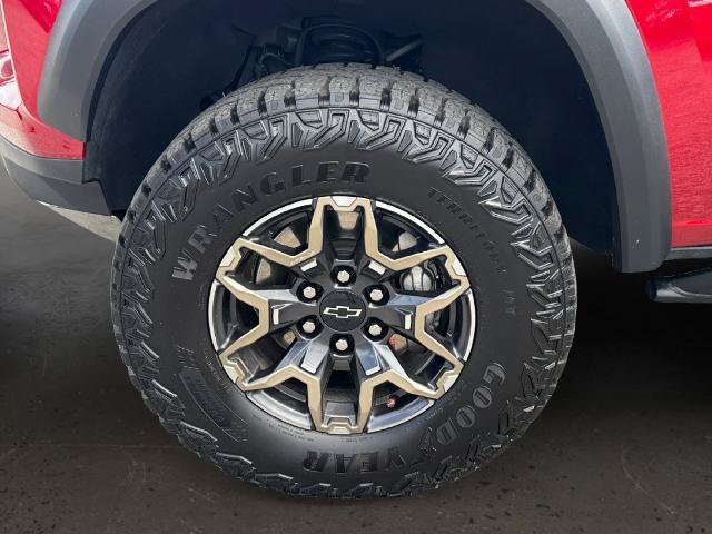 Used 2025 Chevrolet Colorado ZR2 w/ Technology Package AWD/4WD image 27