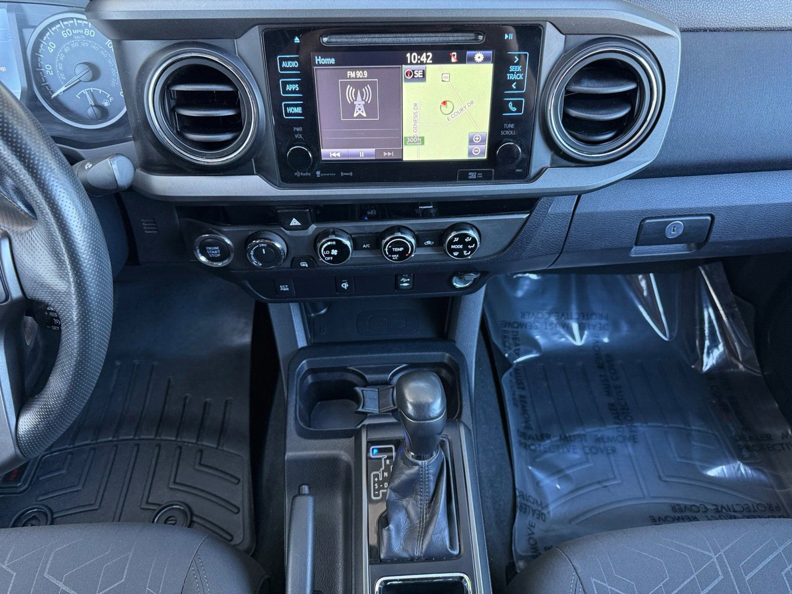 Used 2017 Toyota Tacoma TRD Sport image 15