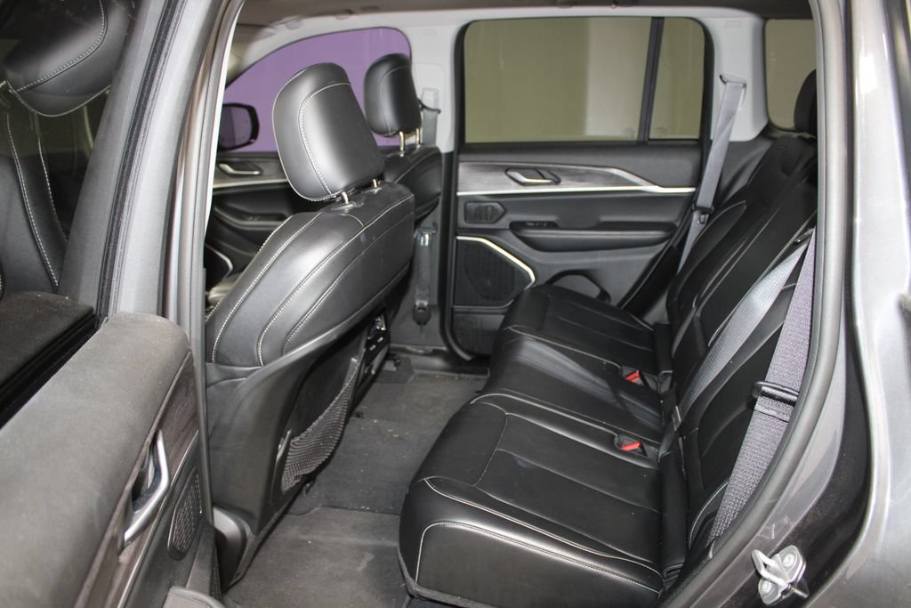 Used 2022 Jeep Grand Cherokee Limited AWD/4WD image 18