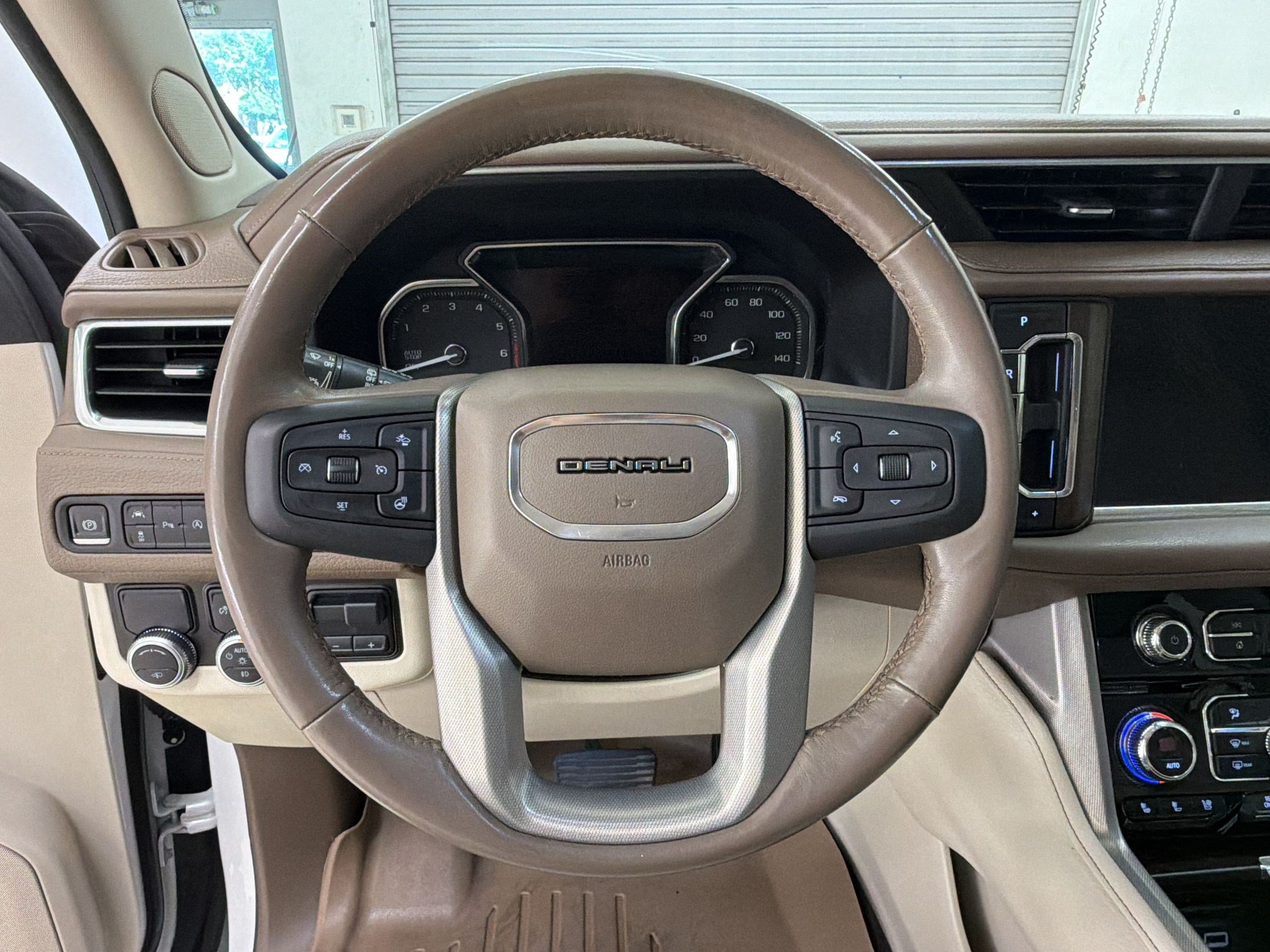 Used 2021 GMC Yukon Denali w/ Denali Ultimate Package RWD image 11