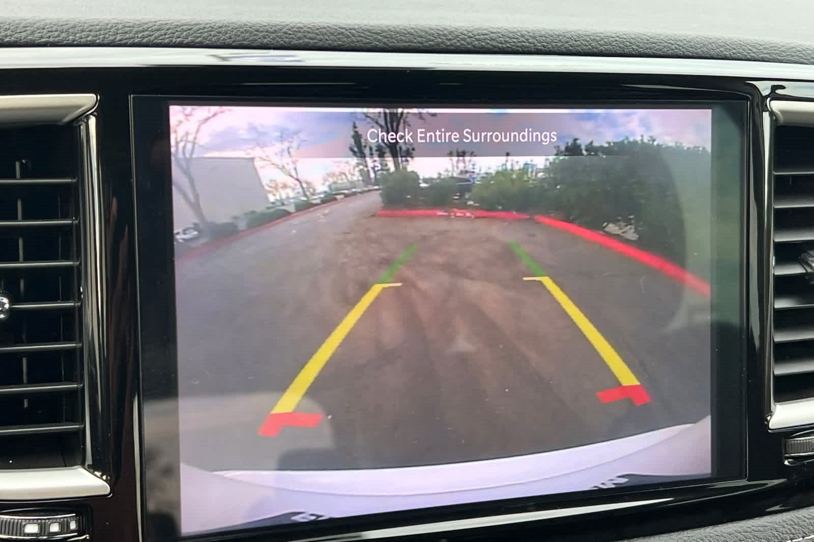 Used 2023 Chrysler Pacifica Touring-L image 21