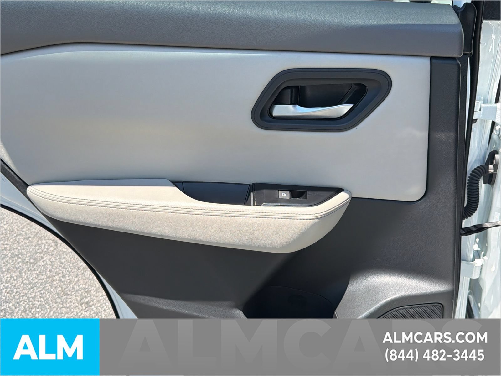 Used 2025 Nissan Rogue SV FWD image 26