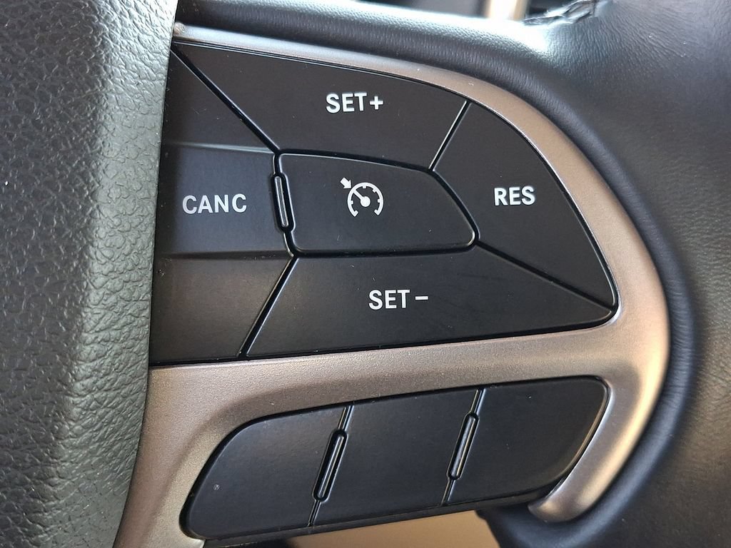 Used 2019 Jeep Grand Cherokee Laredo AWD/4WD image 21