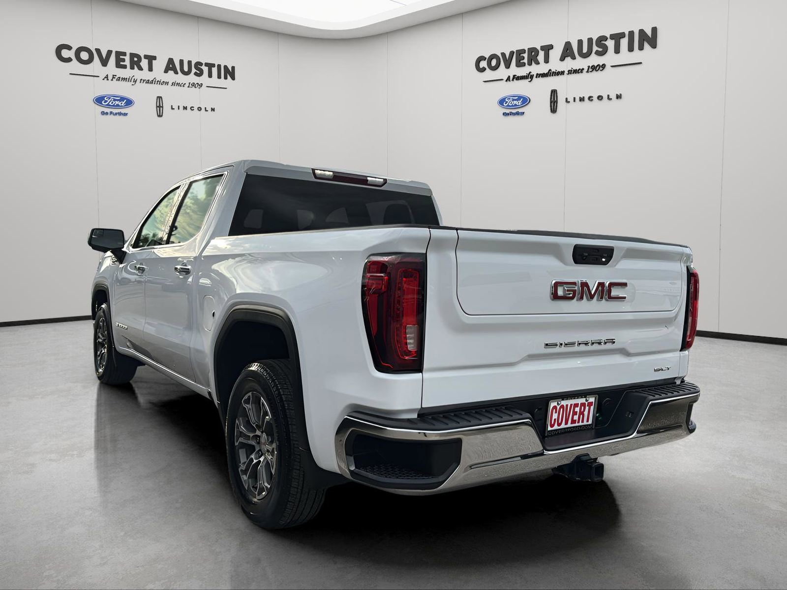 Used 2025 GMC Sierra 1500 SLT image 3