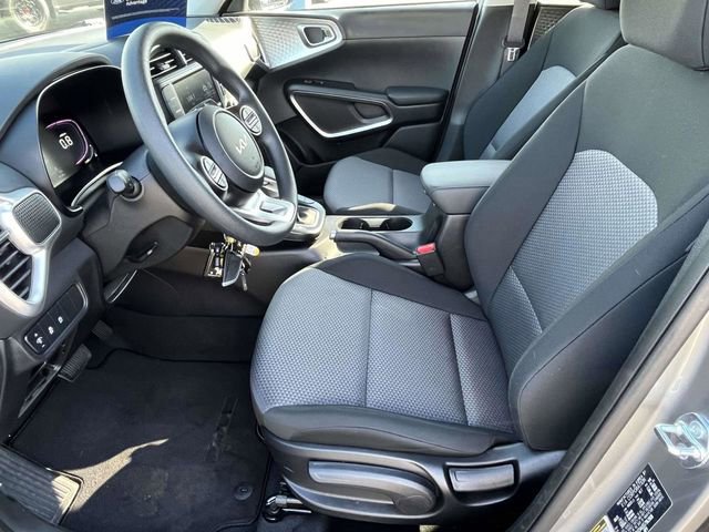 Used 2025 Kia Soul LX w/ LX Technology Package image 8