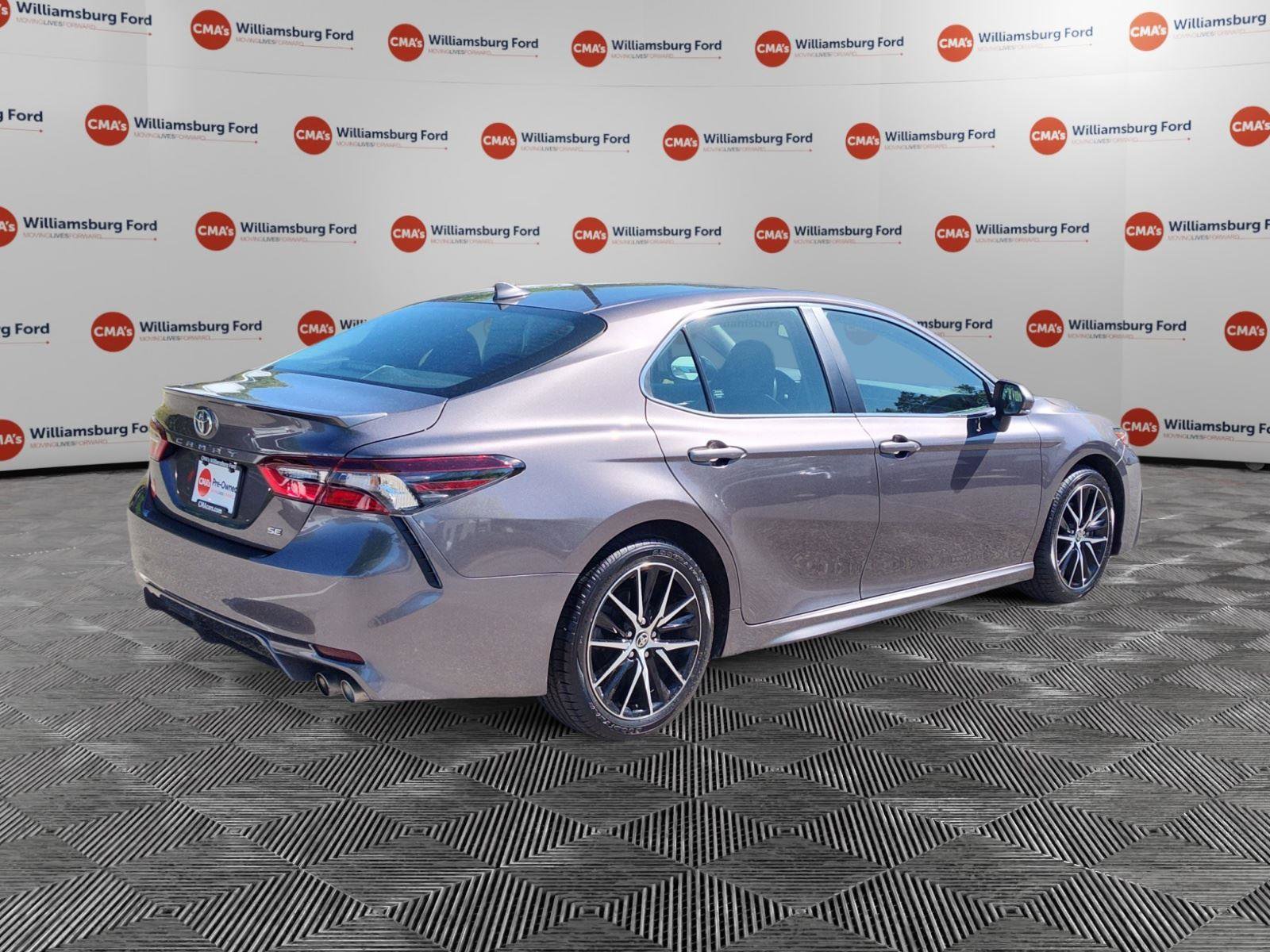 Used 2024 Toyota Camry SE w/ Cold Weather Package FWD image 5