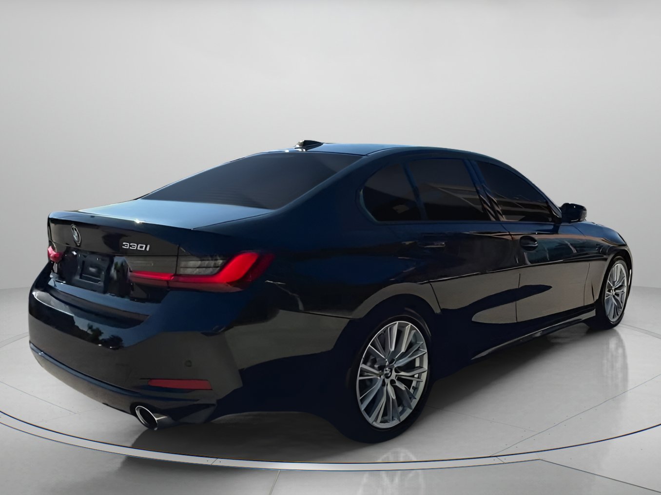 Used 2023 BMW 330i Sedan w/ Driving Assistance Package image 28