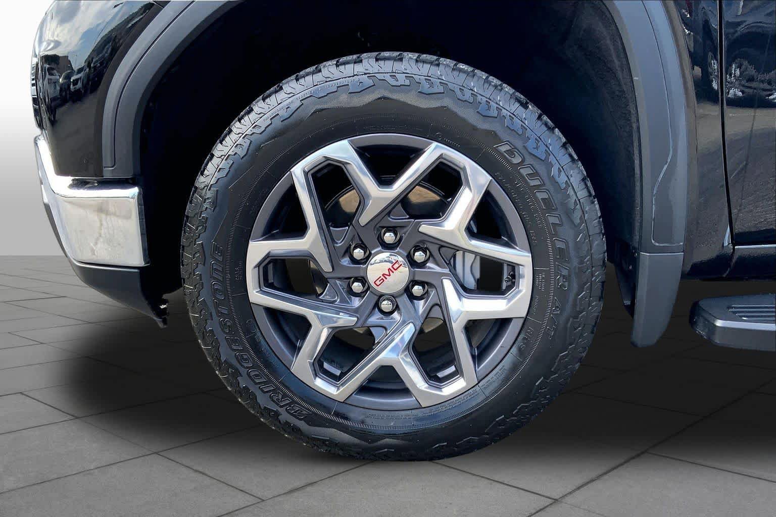 Used 2024 GMC Sierra 1500 SLT AWD/4WD image 11