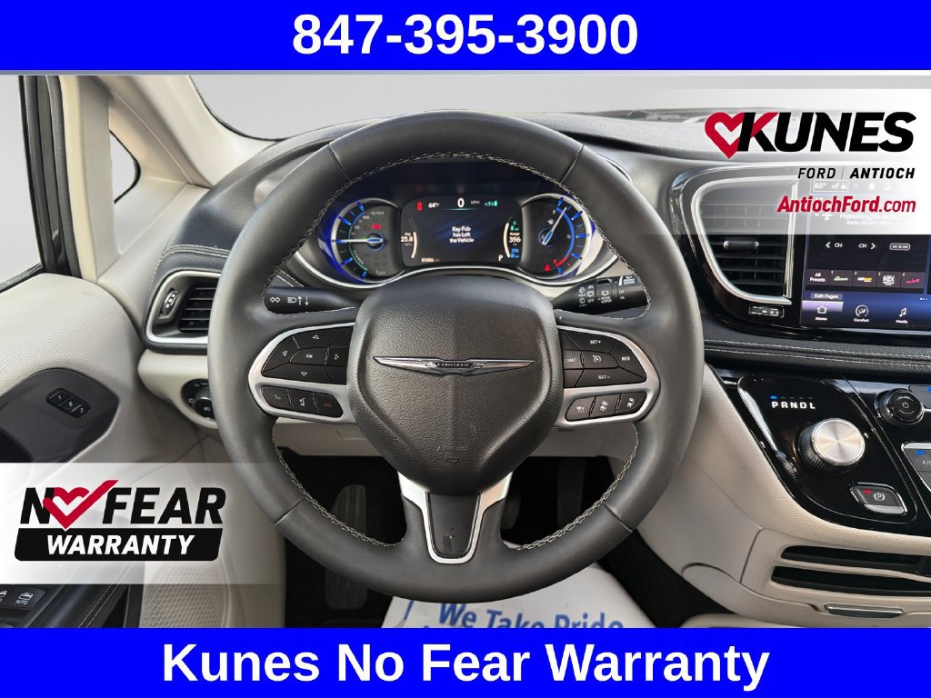 Used 2023 Chrysler Pacifica Touring-L FWD image 15