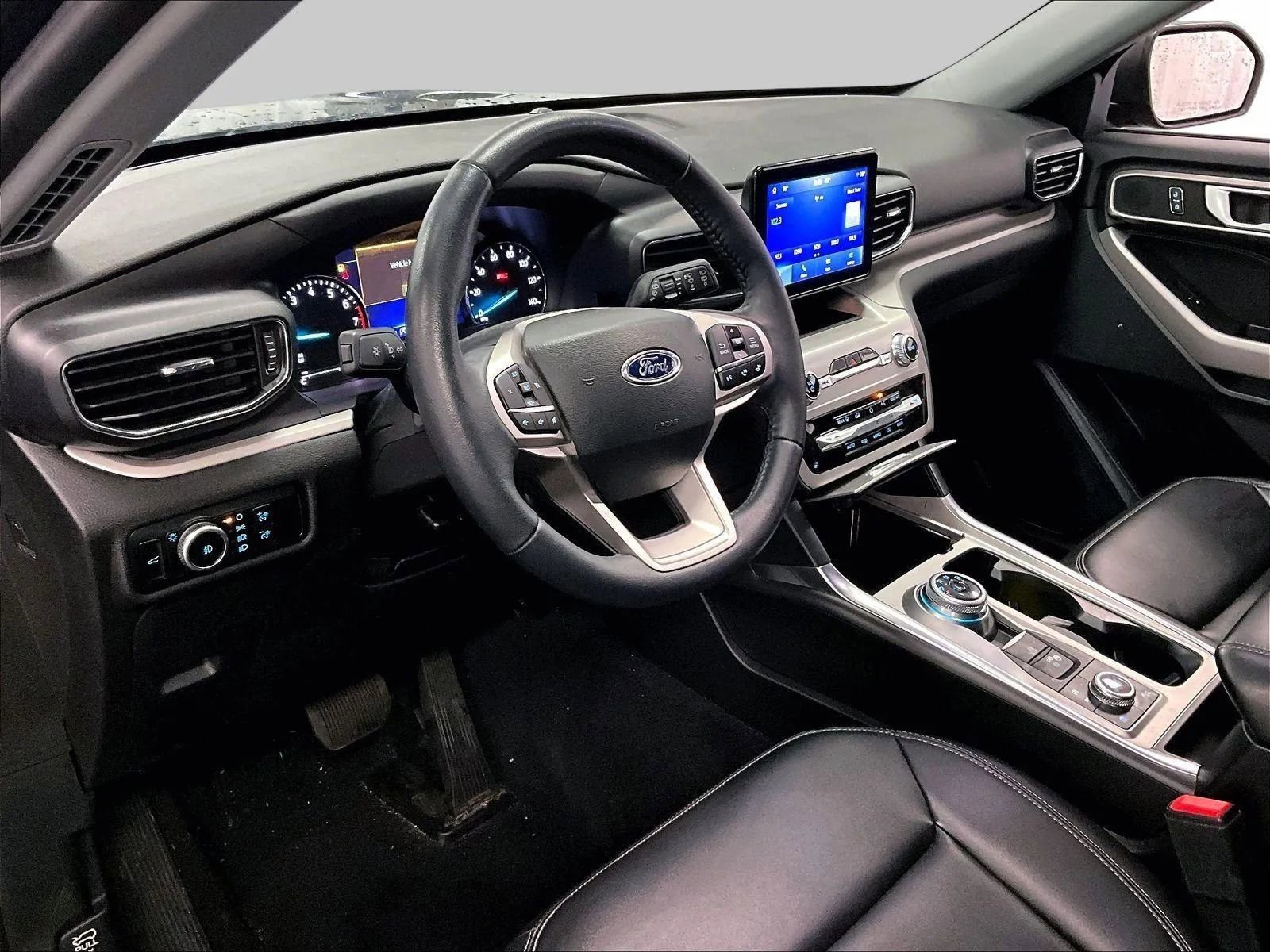 Certified 2024 Ford Explorer XLT w/ Equipment Group 202A image 12