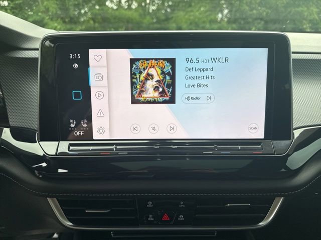 Used 2024 Volkswagen Atlas Cross Sport SEL R-Line AWD/4WD image 15