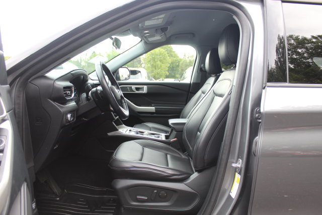 Certified 2021 Ford Explorer XLT w/ Equipment Group 202A AWD/4WD image 24