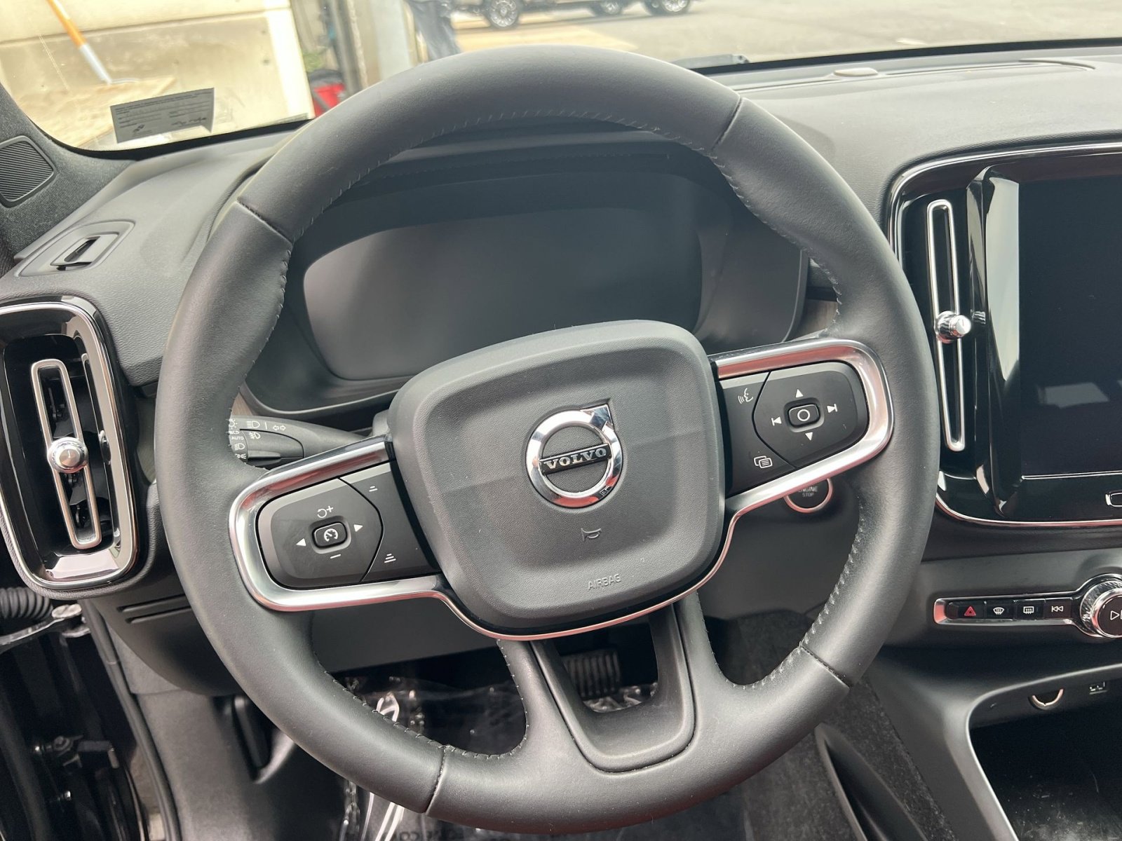 Used 2019 Volvo XC40 T5 Inscription image 16